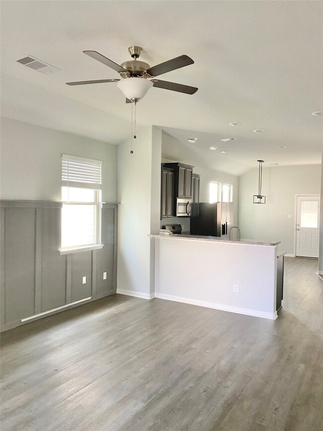 Building Photo - 14223 Grand Hls Dr