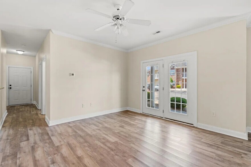 Building Photo - 2057 Silvercrest Dr