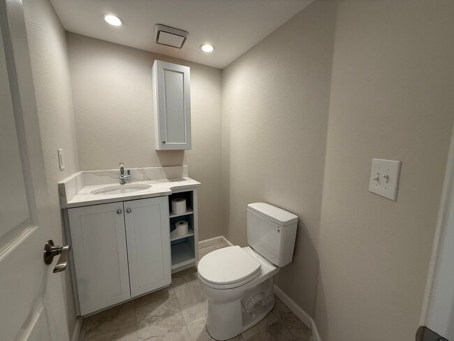 Building Photo - 818 Spyglass Cir