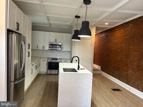 Building Photo - 900 N 29th St