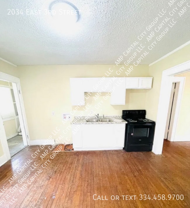 Building Photo - 2034 E 3rd St