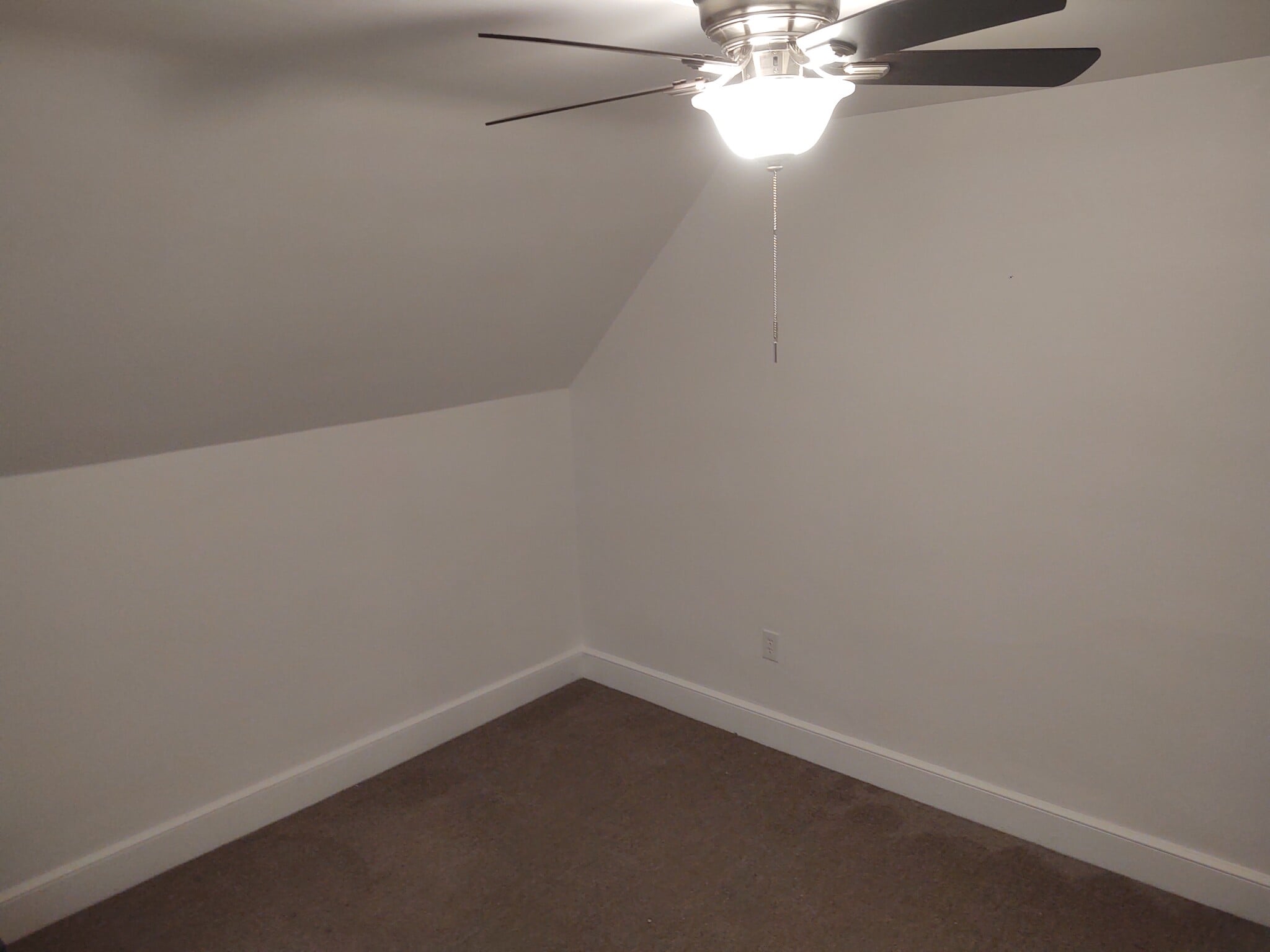 BEDROOM - 99 Madison St