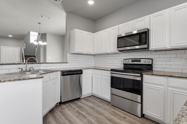 Building Photo - 2336 Homewood Ln