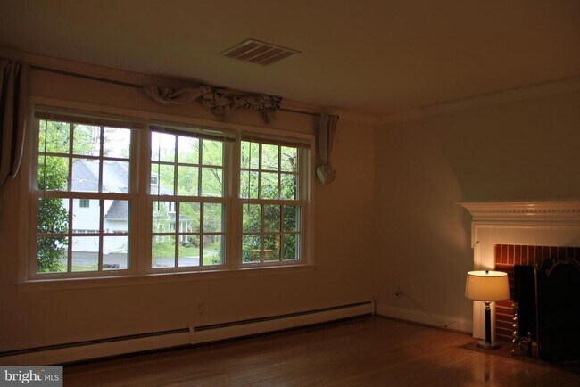 Building Photo - 1103 Delf Dr