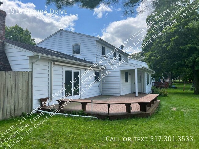 Building Photo - 1916 Oneida Dr