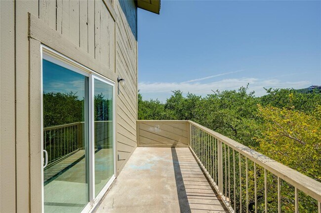 Building Photo - 801 Grassy Knoll