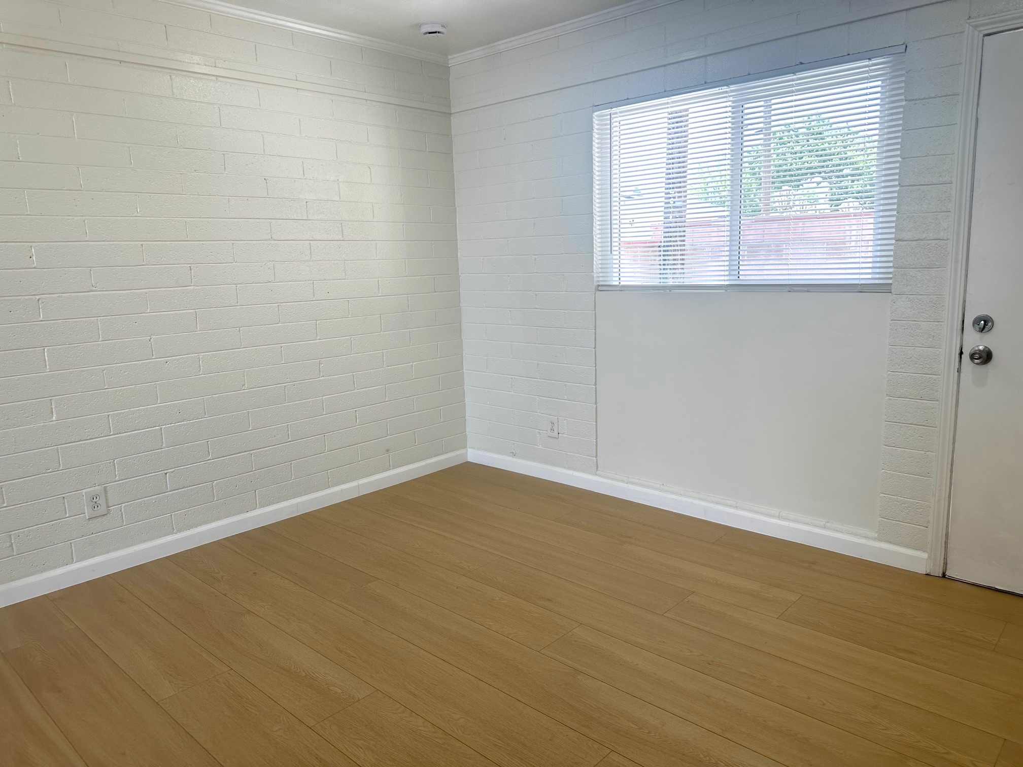Building Photo - 854 W Milling St
