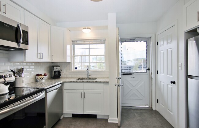 Building Photo - 256 Washington Blvd