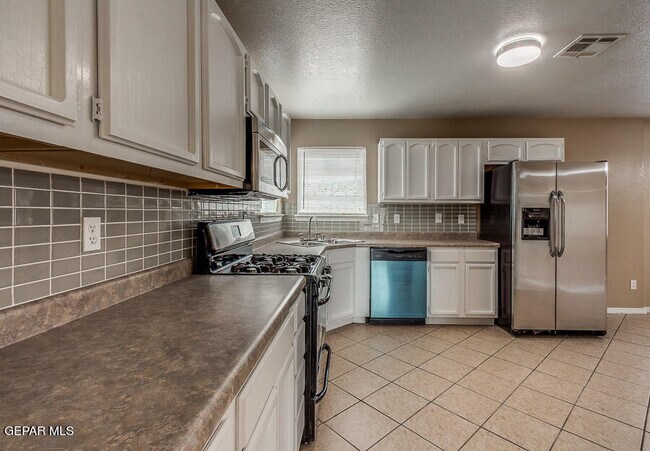 Building Photo - 12233 Iverson Ct
