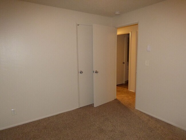 Building Photo - 3 bed 1 bath House