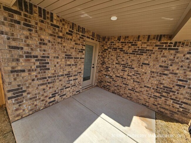 Building Photo - 2622 Tiffin Ave