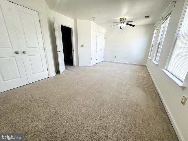 Building Photo - 19 Steeplechase Dr