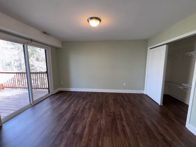 Building Photo - Central AVL Condo - Huge Deck, Views and Community Pool