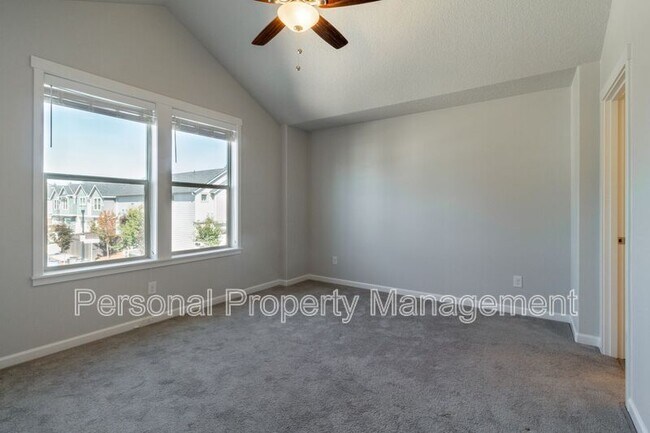 Building Photo - 5705 NE 59th Way