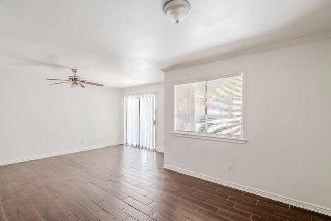 Building Photo - 3 bedroom townhome for rent