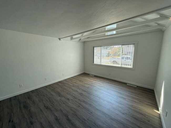 Building Photo - 2525 SE Thompson St