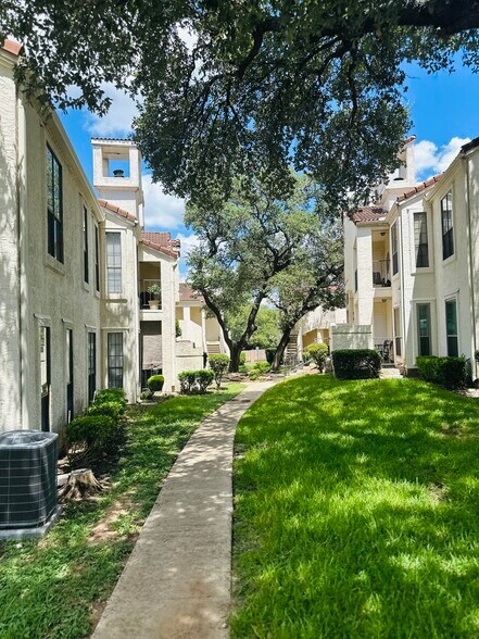 Building Photo - 2255 Thousand Oaks
