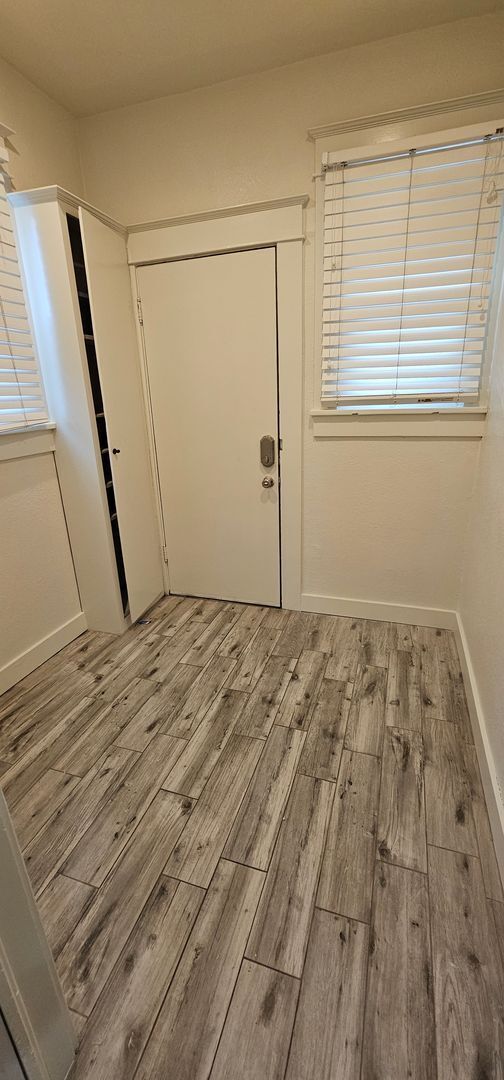 Building Photo - 2 bed 1 bath plus office/Den room, Downtown Reno, UNR. Duplex FOR RENT!