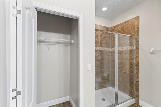 Building Photo - 45 Riverview Bend S