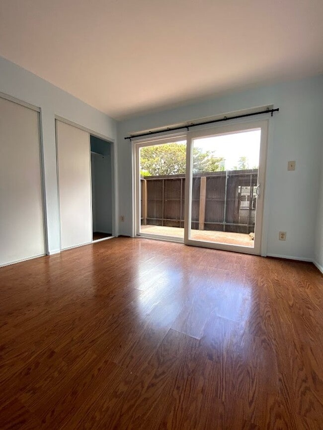 Building Photo - Hawaii Kai - The COLONY MARINA:  Lovely townhouse with spacious 4 bedrooms, 3 bath, 2 covered par...
