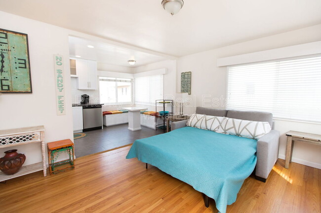 Building Photo - 713 Venice Ct.