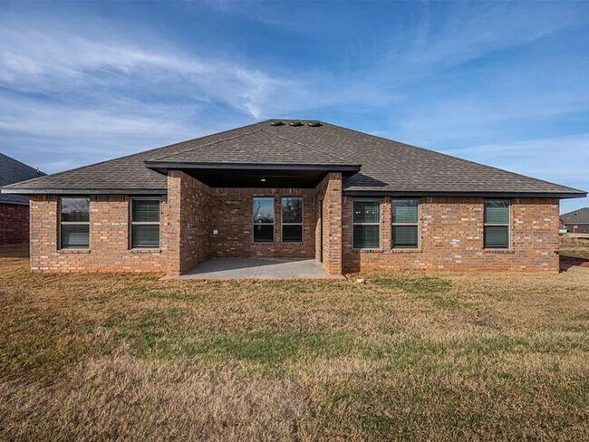 Building Photo - Modern 4-Bed, 2-Bath Mustang Home with 3-Car Garage!