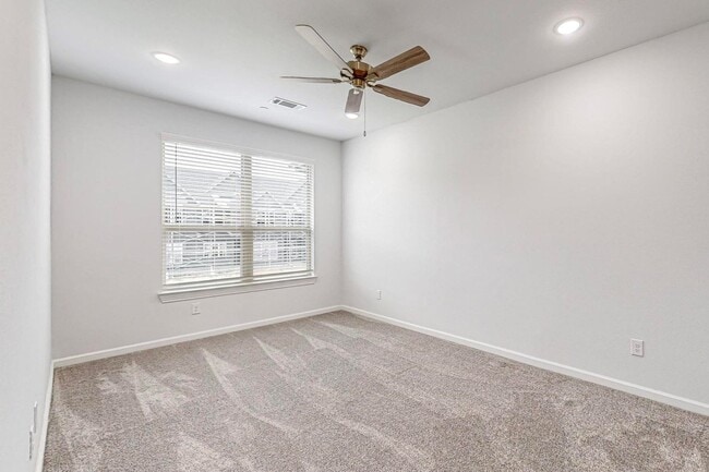 Building Photo - 4 bed 3 Bath Luxurious Townhome in Frisco!