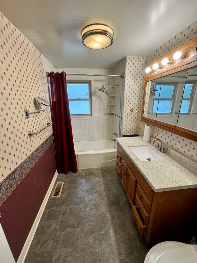 Building Photo - 200 E Glendora Dr