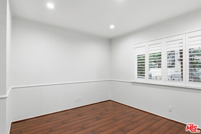 Building Photo - 2940 N Verdugo Rd