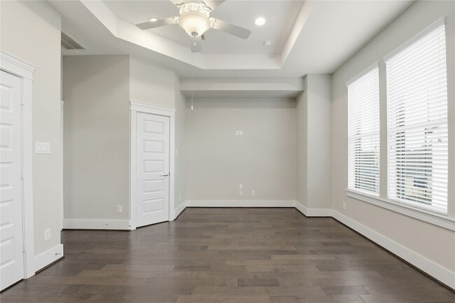 Building Photo - 819 Algona Ave