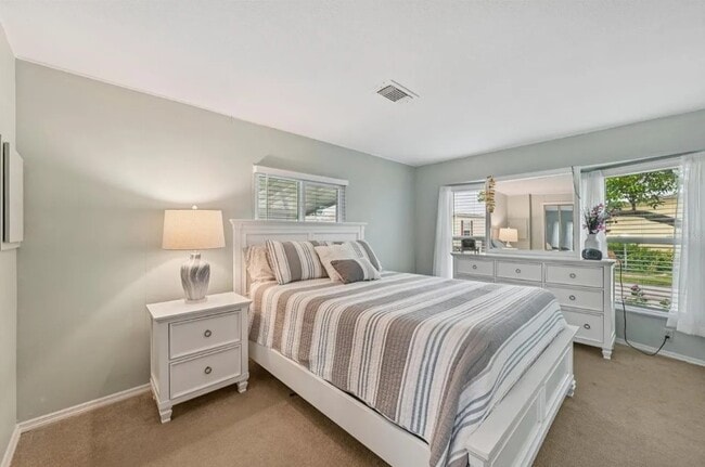 Building Photo - 106 Lazy River Rd