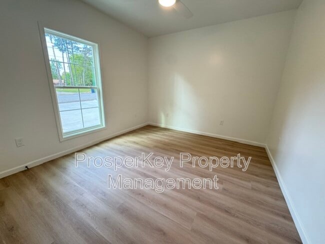 Building Photo - 3825 Mulberry Dr