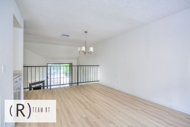 Building Photo - A Newly Renovated Contemporary Condo in Gl...