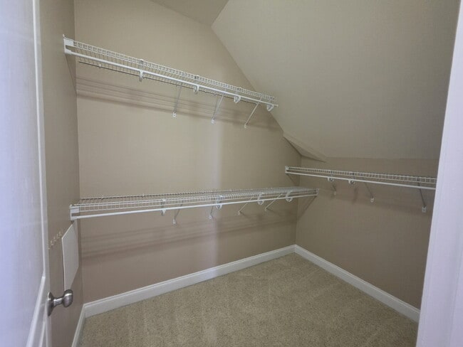 Building Photo - Spacious 4-Bedroom Home for Rent in Kings ...