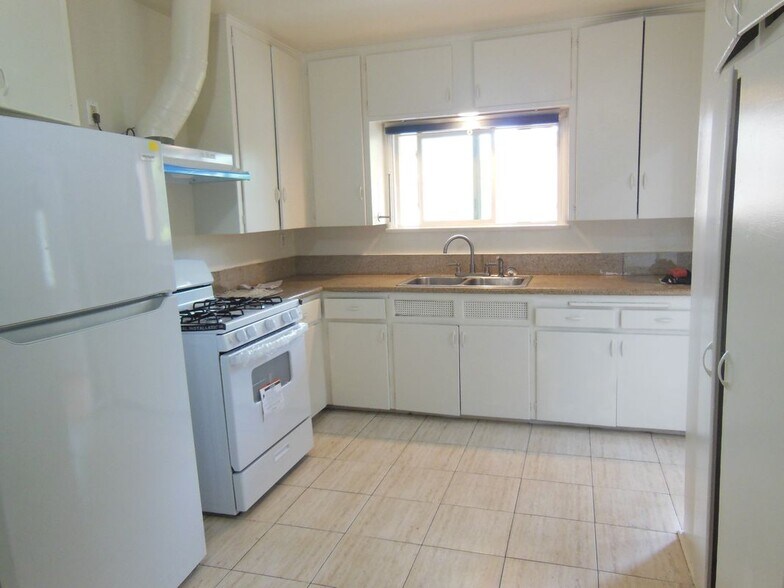 Building Photo - 307 N Howard St