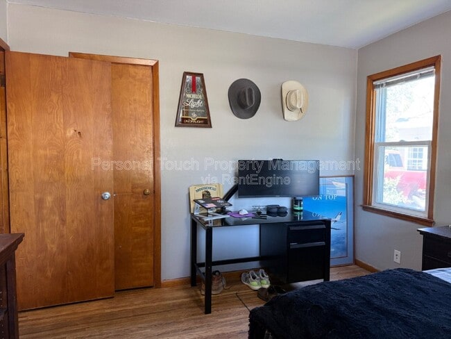 Building Photo - 413 22nd St S