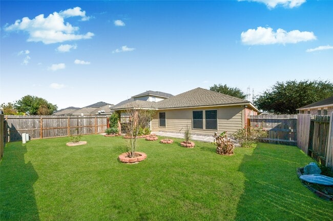 Building Photo - 2731 Gorki Park Dr