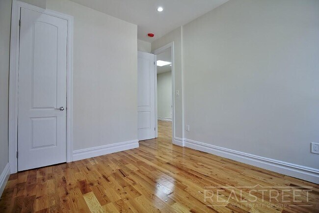 Building Photo - NEW Modern 3 Bed in Crown Heights