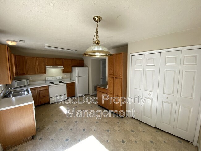 Building Photo - 9740 W Midland Way