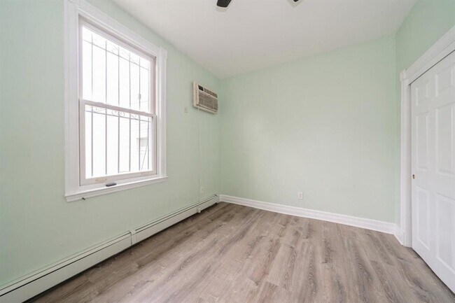 Building Photo - 259 Griffith St
