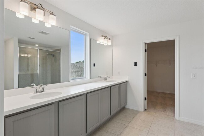 Building Photo - 756 Steerview St