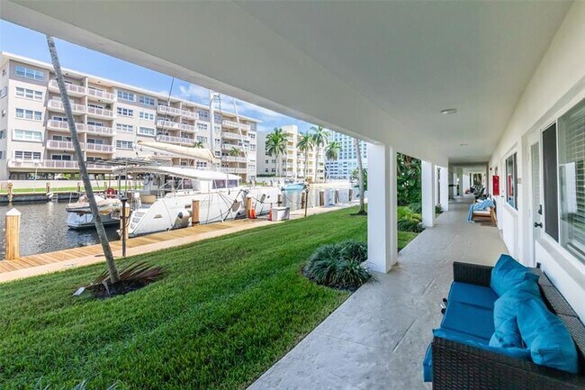 Building Photo - 2881 NE 32nd St