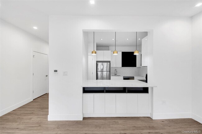 Building Photo - 625 N MacQuesten Pkwy