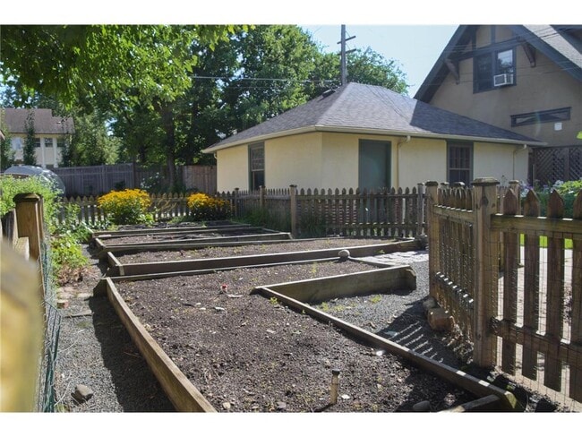 Building Photo - 1750 Portland Ave