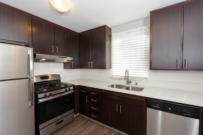 Building Photo - The Square