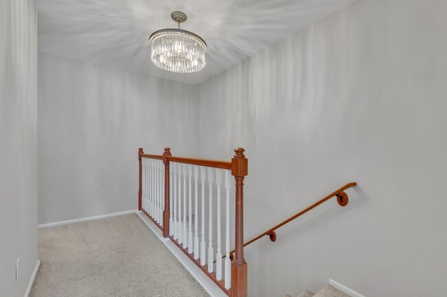 Building Photo - SILVER FIRS 3 BED 2.5 BATH TOWNHOUSE AVAILABLE NOW