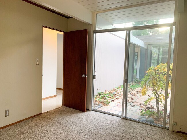 Building Photo - High-End San Jose 4 Bedroom Eichler!