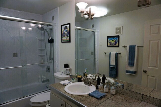 Building Photo - Furnished 2 bedroom Condo with view of Lake Union