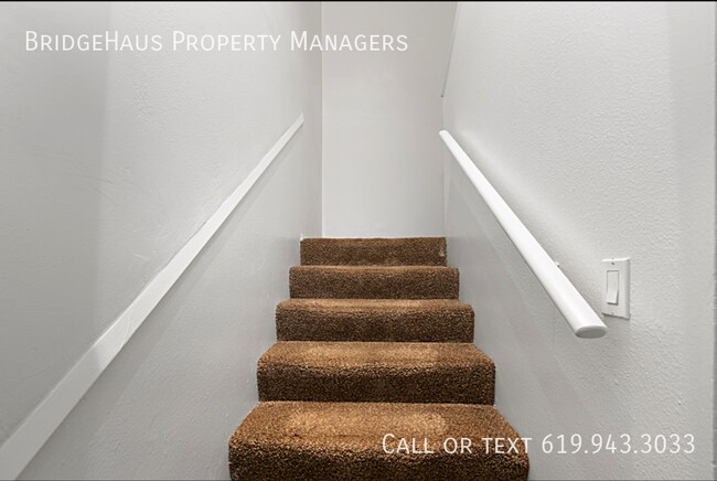 Building Photo - Make This 2 Bedroom Unit In Sunny Lakeside...