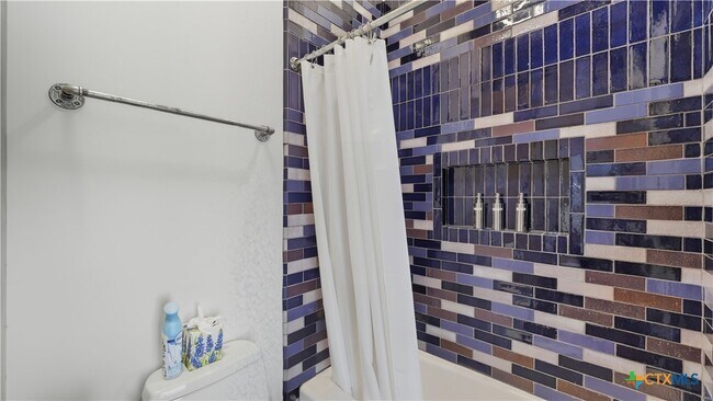 Building Photo - 222 Losoya St